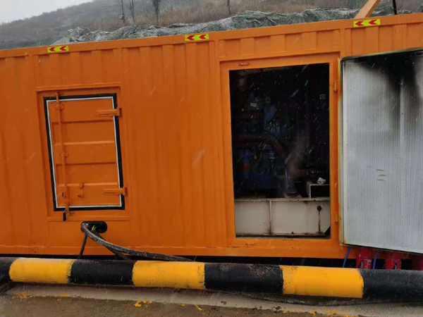 桥东发电车出租-应急柴油发电机组选什么样的比较好？