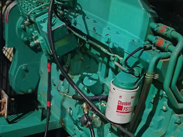 桥东如何确定新的发电机组控制系统是否与原系统兼容？